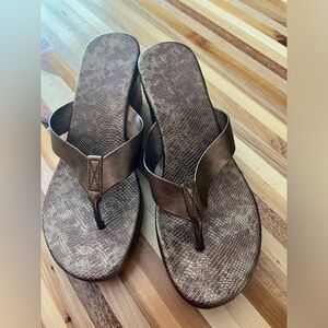 Bronze snakeskin print platform flip flop sandals, size 9